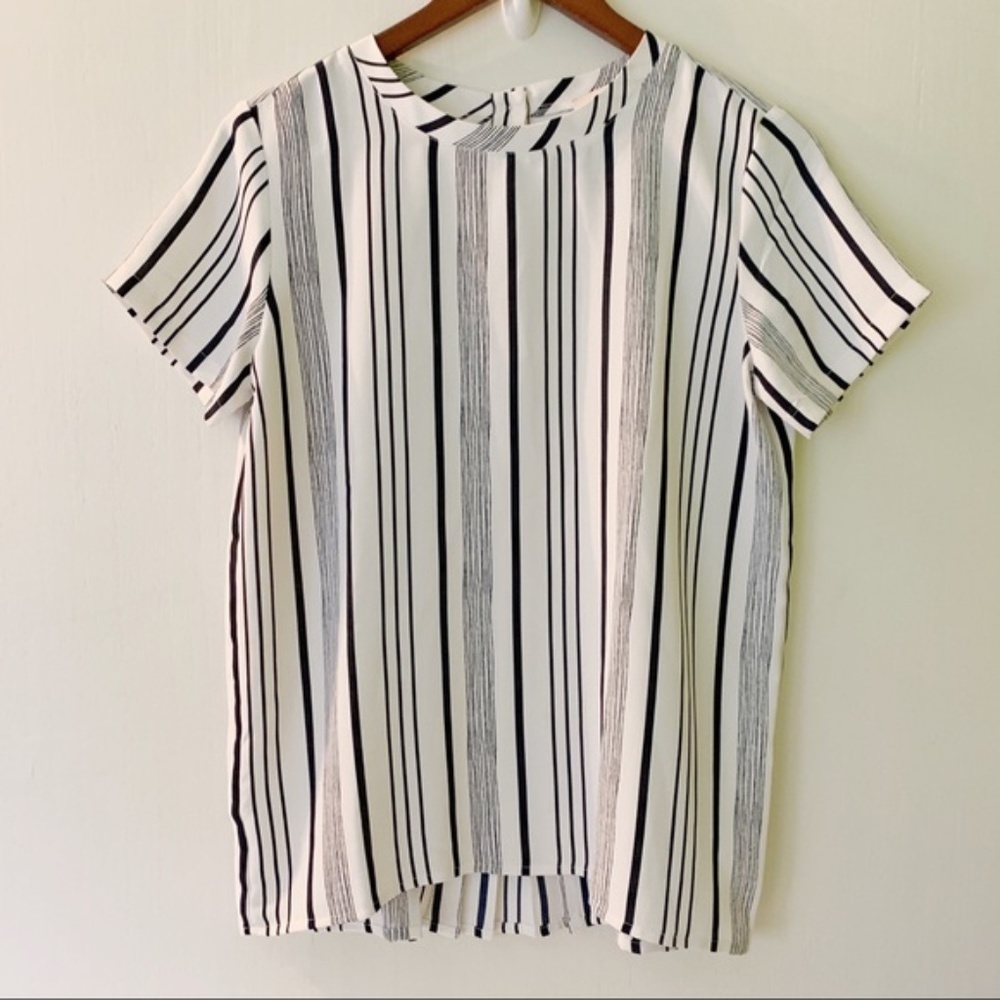 Loft // Blue, White Striped Short Sleeve Top size extra small z26